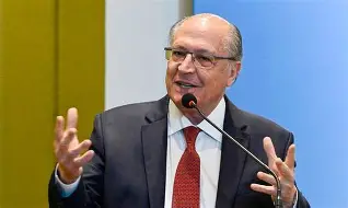 Alckmin, o ex-investigado, sai em defesa de Lula e garante: “Ele nunca quis derrubar o Judiciário”