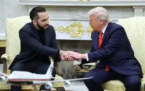 Venezuelanos trocados por americanos: ONG denuncia EUA e El Salvador por violação de direitos humanos