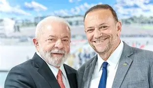 Com apoio de Lula, Edinho Silva assume comando do PT até 2029