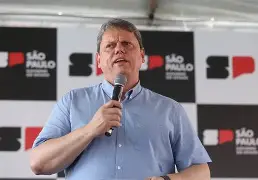 Tarcísio se defende e nega pedido ao STF por viagem de Bolsonaro aos EUA