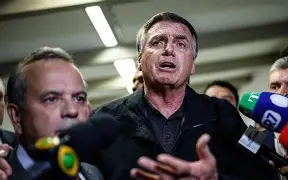 Bolsonaro vai ao QG do PL, mas silêncio fala mais alto que discurso