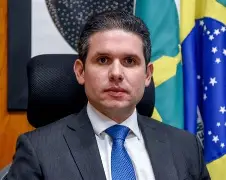 Hugo Motta barra comissões no recesso e enfrenta críticas da oposição
