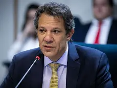 Haddad admite possível ligação de Lula a Trump, mas critica pressa e rejeita postura submissa: “Brasil não corre atrás”