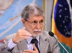 Brasil avalia restringir laços com Israel, diz Celso Amorim