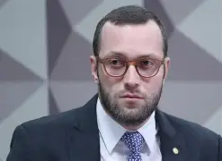 Deputado vira alvo do STF após encontros com aliados de Trump nos EUA