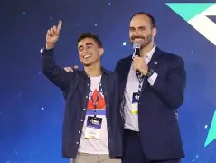 Eduardo Bolsonaro critica postura de Nikolas Ferreira: “É triste de ver”