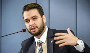 Fraude nos EUA expõe falhas em acusação contra ex-assessor de Bolsonaro