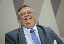 Flávio Dino apoia manutenção das medidas restritivas contra Bolsonaro e alerta para risco de fuga