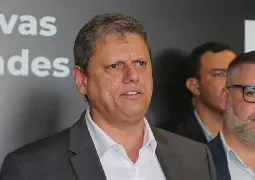 Tarcísio pede calma com os EUA, mas evita citar Lula