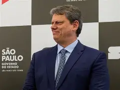 PSOL pede impeachment de Tarcísio por “crime ideológico” — mas esquece o espelho em casa