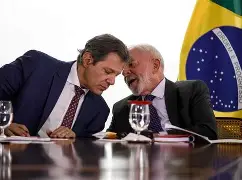 🔻 Brasileiros seguem retirando dinheiro da poupança: prejuízo chega a quase R$ 50 bilhões no semestre