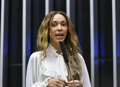 Justiça rejeita ataque contra Erika Hilton: tentativa de suspender segurança é barrada por falta de provas