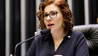 Zambelli ignora prazo e pode pagar multa diária por manter imóvel da Câmara mesmo afastada