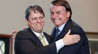 Tarcísio joga a culpa no Lula e já acena com perdão para Bolsonaro