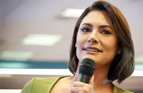 Michelle exalta Fux e alfineta STF: “Um facho de luz na escuridão”