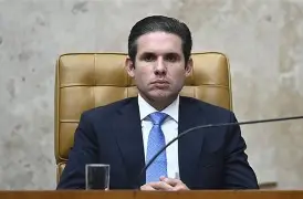 Hugo Motta se posiciona: Prisão de Zambelli não é assunto da Câmara