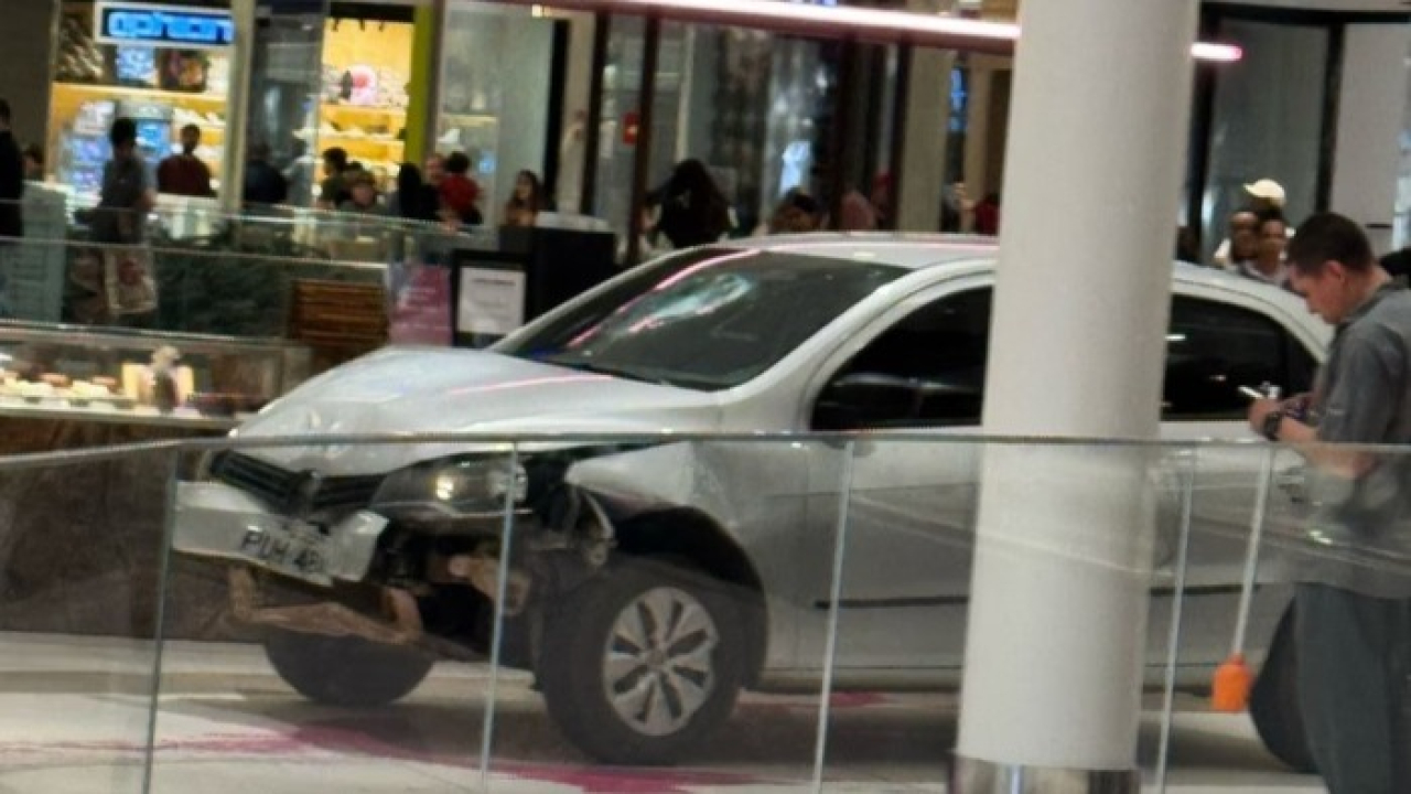 Homem que invadiu shopping com carro é filiado ao PT, mas partido nega motivação política