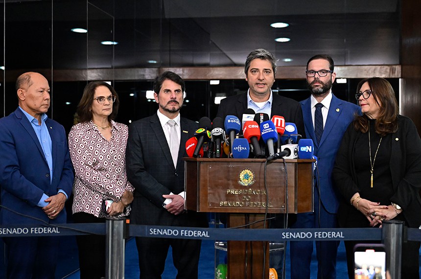 STF impõe tornozeleira a Bolsonaro e acirra embate político: oposição grita “perseguição”, base defende decisão