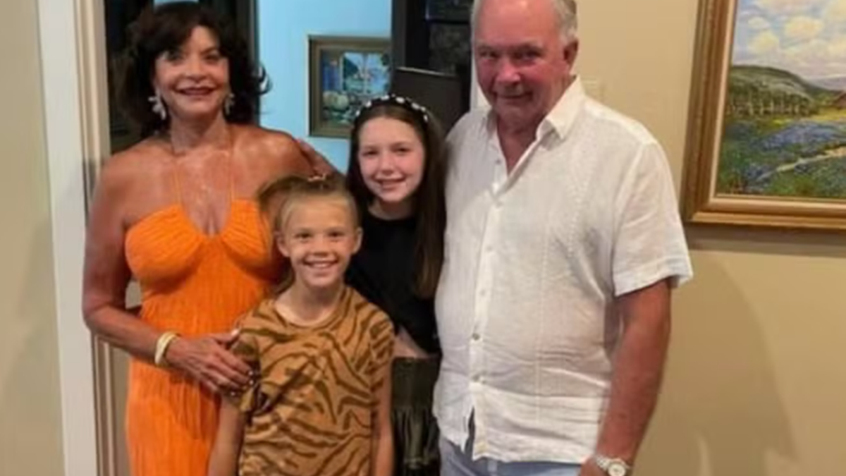 De mãos dadas até o fim: a dor que as águas não levaram no Texas