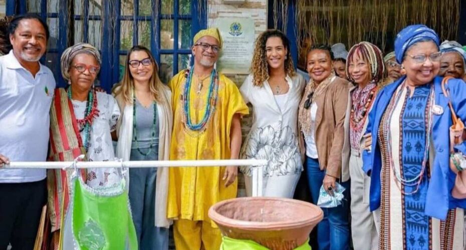 Janja visita terreiro de Candomblé e homenageia Mãe Beata ao lado de ministras