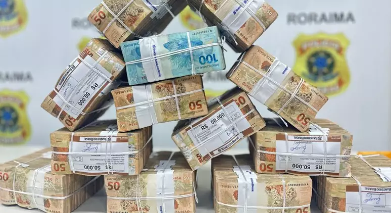 Assessor de deputado é preso com R$ 700 mil em espécie e suspeita recai sobre envolvimento em ataque hacker milionário