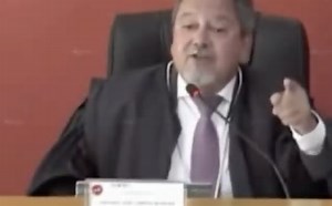 “Cala a boca!” — Procurador-geral do RJ perde o controle e grita com sindicalista em sessão pública