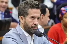 Barraco Parlamentar: Janones é Suspenso por Ofender Nikolas Ferreira no Plenário