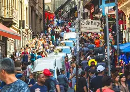 Manifestantes ocupam 25 de Março e mandam recado a Trump e Bolsonaro