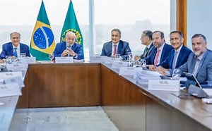 Governo Lula pede calma a ministros para não alimentar narrativa de perseguição de Bolsonaro