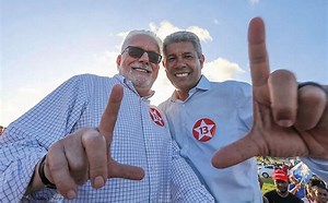 Vaias e aplausos marcam recepção a petistas em desfile na Bahia com Lula presente