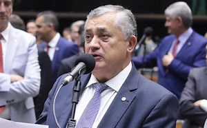 Líder do Governo Lula na Mira do STF por Supostos Desvios em Emendas