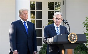 Trump recua em demissão do chefe do Fed, mas volta a disparar críticas