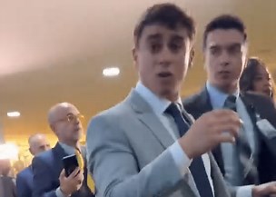 Nikolas Ferreira se fere no rosto durante tumulto na Câmara após visita de Bolsonaro