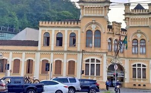 Volta ao passado: vereadores de Santos querem retomar carros oficiais com motoristas pagos