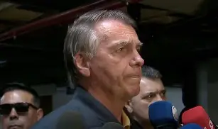 Bolsonaro minimiza apreensão de dinheiro: “14 mil dólares não é nada perto do que tenho no banco”