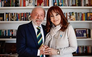 Lula visita Cristina Kirchner em prisão domiciliar e ignora Milei em passagem pela Argentina