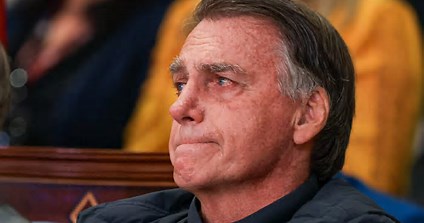 Após decisão do STF, Bolsonaro se emociona e chora durante culto evangélico