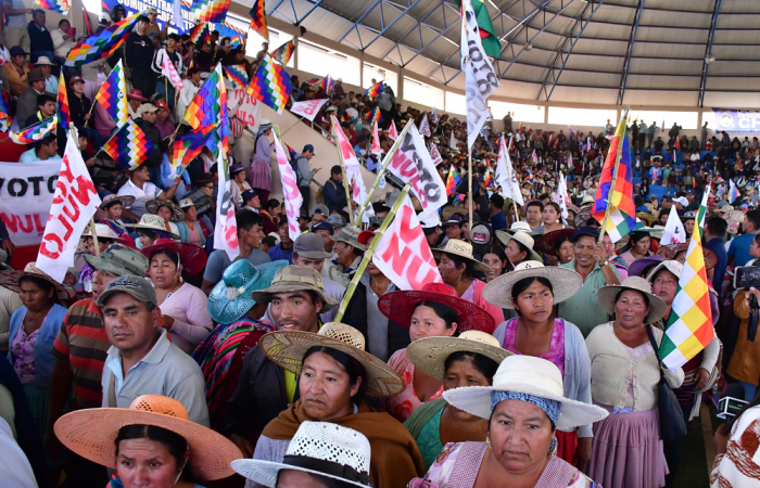 Bolívia decide futuro político com direita favorita e 23% do eleitorado indefinido