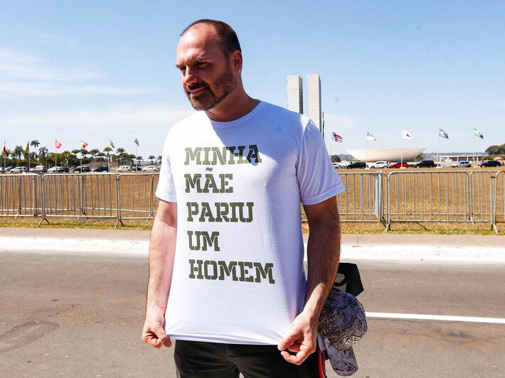 Após críticas, Eduardo Bolsonaro se alia publicamente a Silas Malafaia