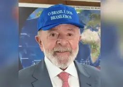 Bonés azuis, fotos e recados: Lula e ministros entram na “batalha dos bonés” contra os EUA