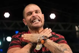 Diogo Nogueira perde a linha e parte para os xingamentos durante show em Minas