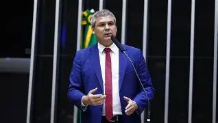 Lindbergh Farias exalta Moraes e critica influência dos EUA sobre julgamento de Bolsonaro