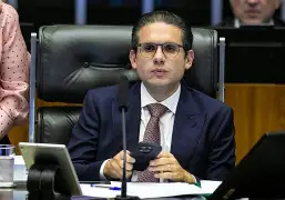 Motta acelera projeto que limita ações no STF e deve votar PEC da Blindagem