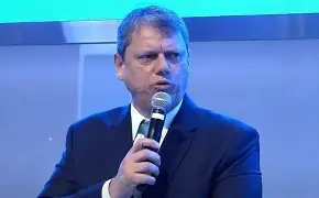 Tarcísio defende integração de forças na operação contra o PCC e apoia lei do devedor contumaz