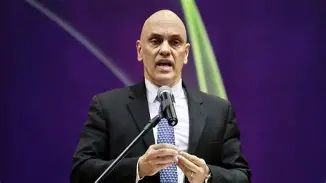 Moraes alerta: pais não conseguem controlar filhos nas redes e cobra responsabilidade das big techs