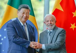 Lula pede a Xi Jinping para China voltar a comprar frango brasileiro após pausa por gripe aviária