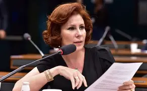 Carla Zambelli passa mal em audiência de extradição na Itália