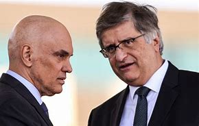 Moraes dá prazo de 48 horas para PGR se posicionar sobre descumprimento de medidas por Bolsonaro