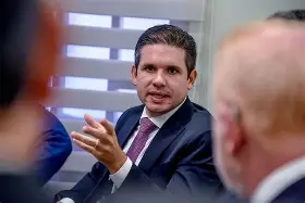 Crise ética na Câmara: Hugo Motta pede cassação de Eduardo Bolsonaro