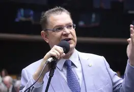 Líder do PL recorre a Moraes para visitar Bolsonaro em prisão domiciliar